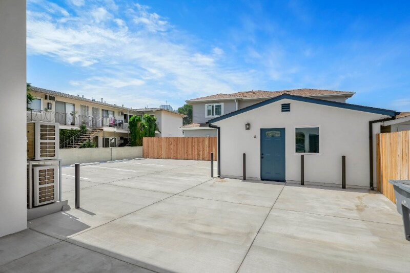 Building Photo - 508 E Palmer Ave