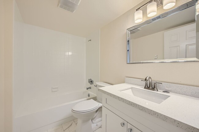 Building Photo - Charming 1 Bed 1 Bath Condo in the Heart o...