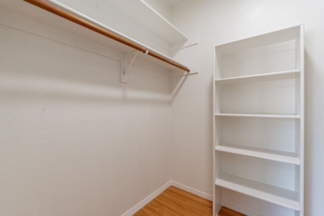 Building Photo - Chandler's Best-Kept Secret: Spacious Cond...