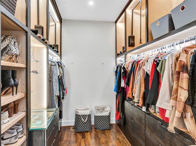 Building Photo - 8635 San Leandro Dr