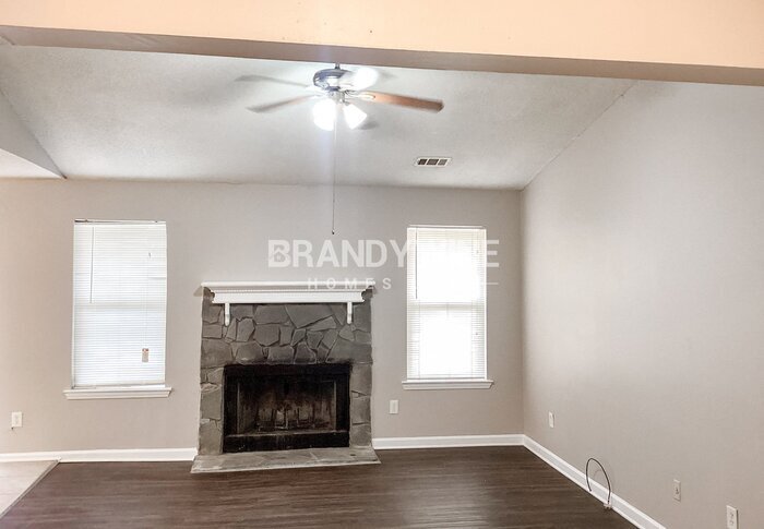 Building Photo - 289 Montego Cir