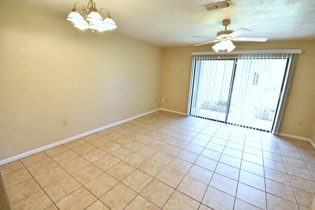 Building Photo - 2635 SW 35th Pl