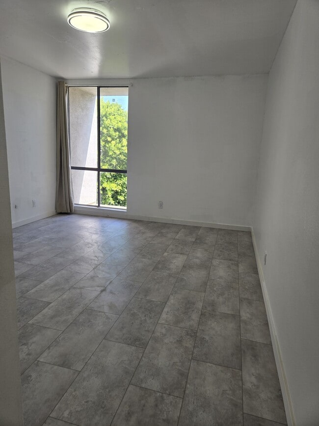 Building Photo - 8535 W Knl Dr