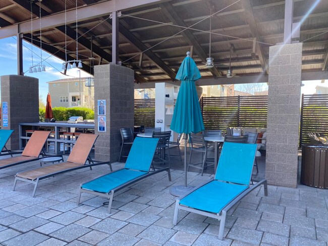 Building Photo - 1312 N Zane Dr