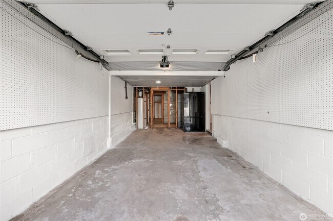 Building Photo - 9104 Highland Ave SW