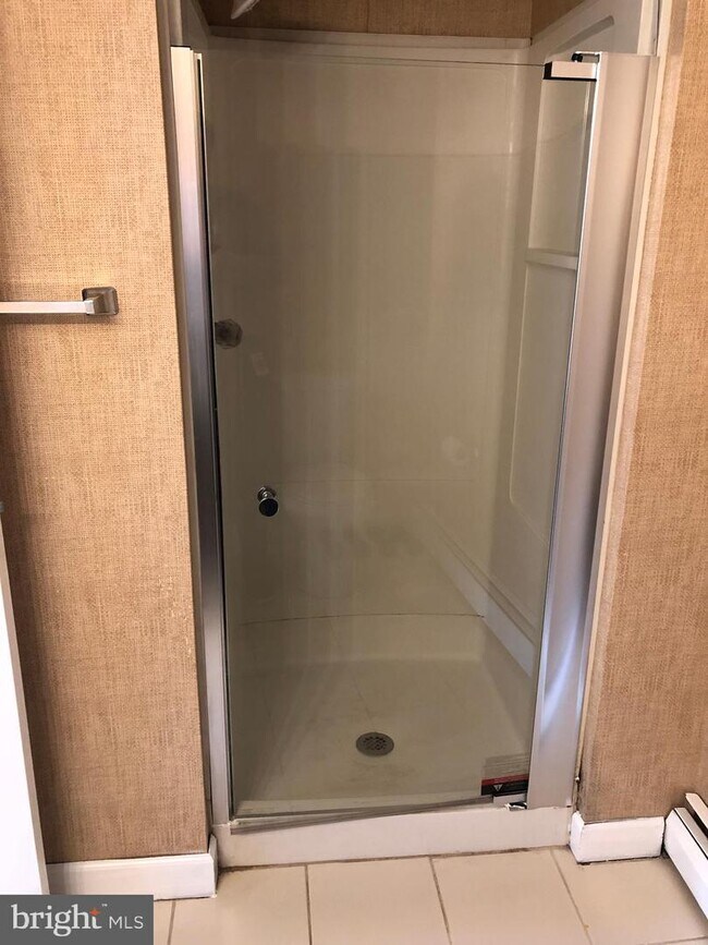 Building Photo - 1575 W St Rd