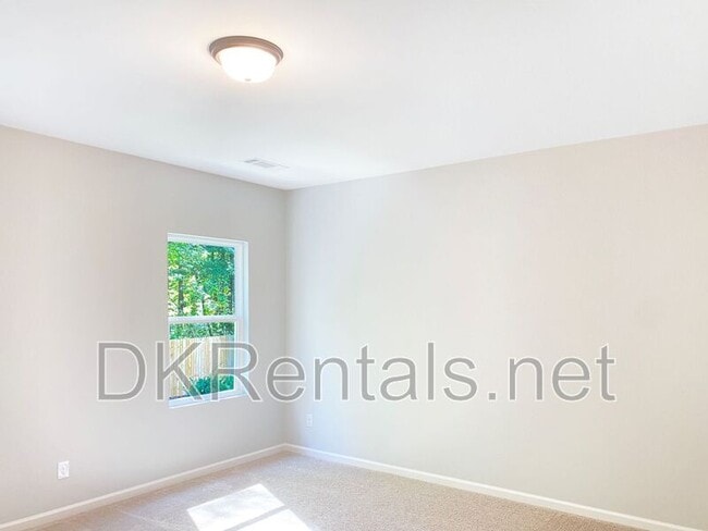 Building Photo - 241 Birchwood Row