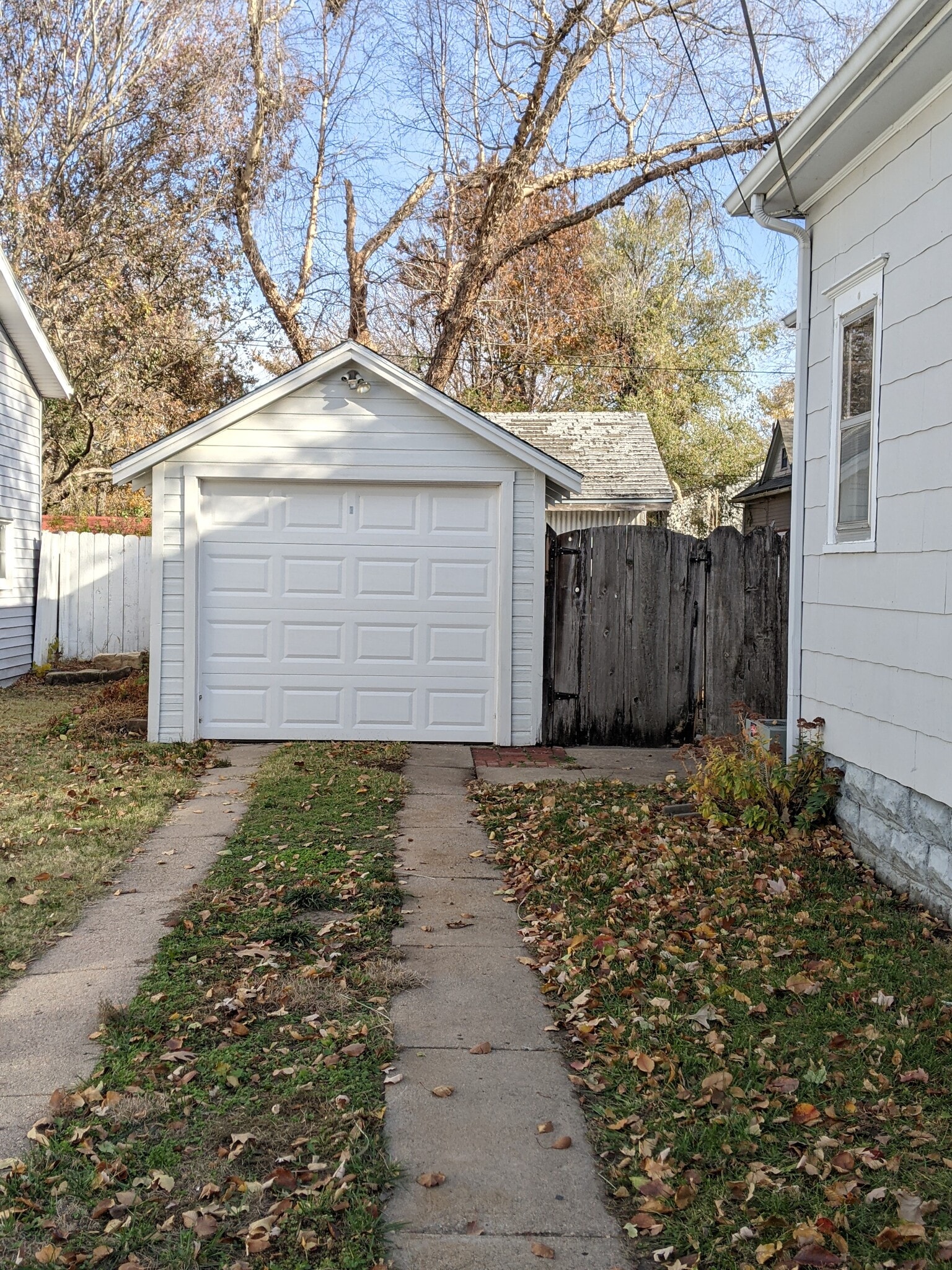 Garage - 504 N High St