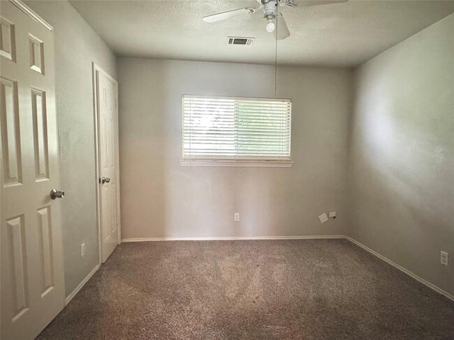 Building Photo - 2103 Aster Way