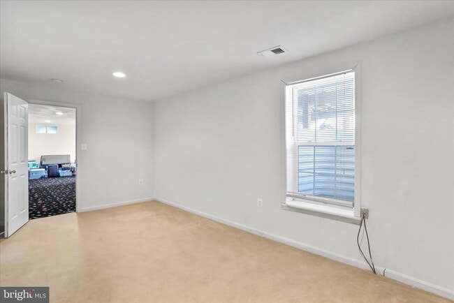 Building Photo - 301 Fontana Cir