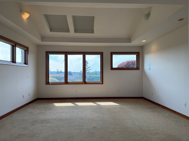 Building Photo - 9600 Hilltop Rd