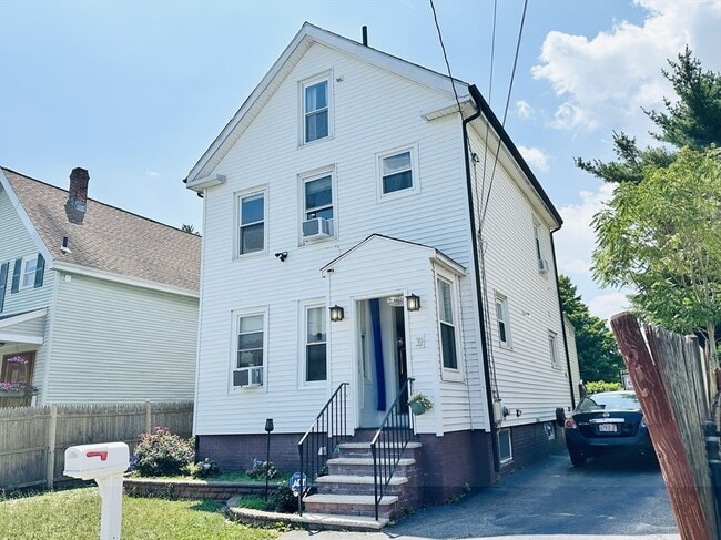 Primary Photo - 39 Richardson St