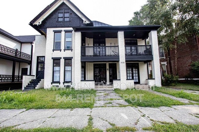 Building Photo - 800 SE 2nd St