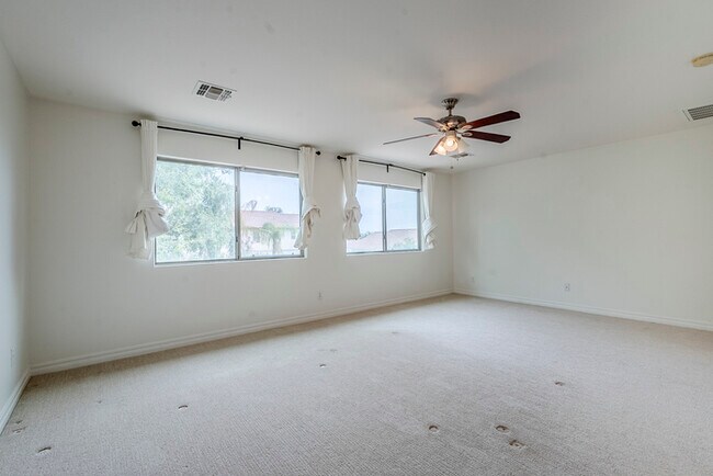 Building Photo - 2744 E Donato Dr