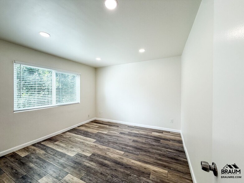 Building Photo - 5611 Fulcher Ave