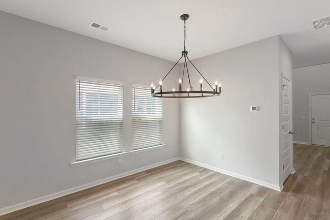 Building Photo - Summers Corner Home