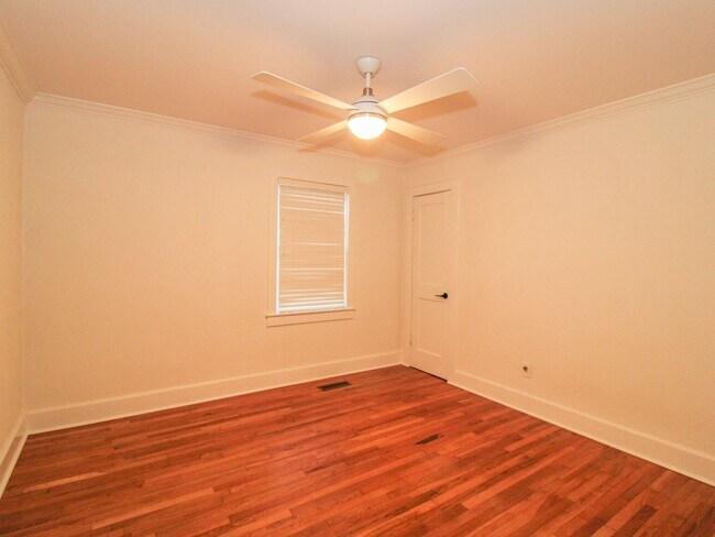 Building Photo - Downtown Athens! Walk to Athens State University! Lawn Care included!