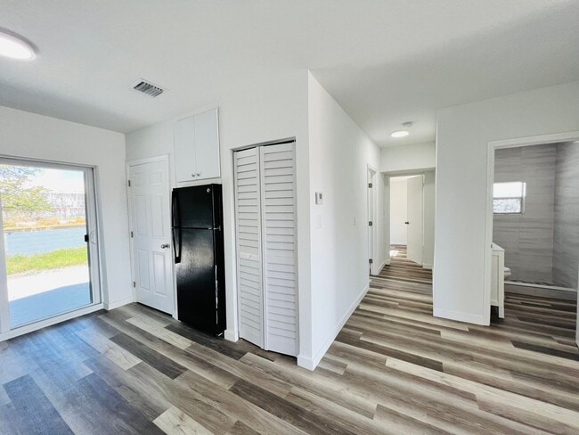 Building Photo - Fabulous Renovation! Gorgeous Three Bedroom and One Bath Home!