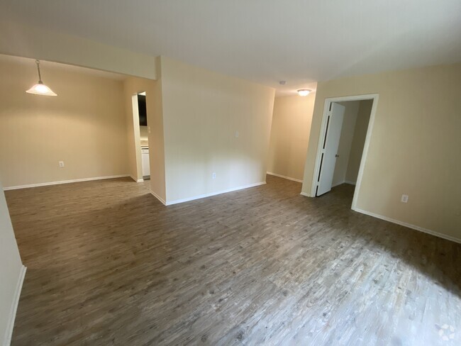 Living Room / Dining Area - Forestbrook Apartments