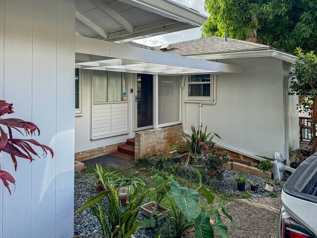 Building Photo - 3238 Alani Dr