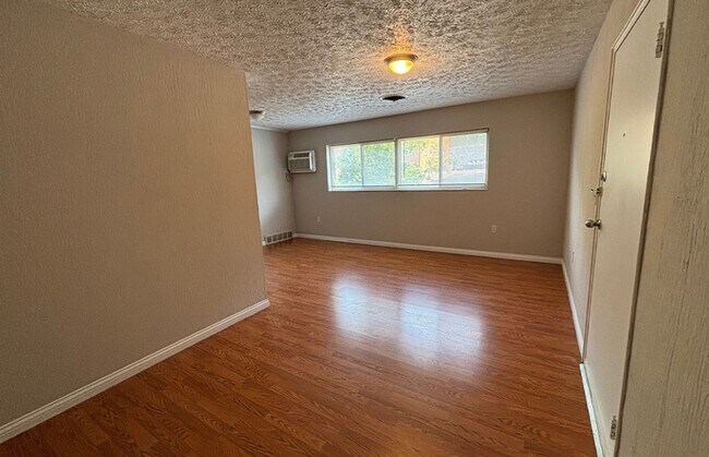 Building Photo - 551 Lowell Ave