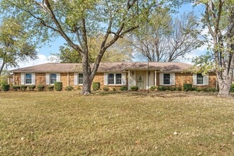 Building Photo - Move-In Special Available! Charming 3-Bedr...
