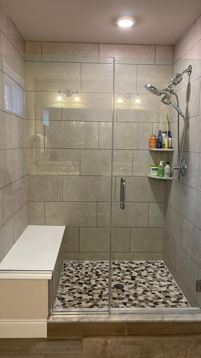 Building Photo - 126 Iron Hill Way
