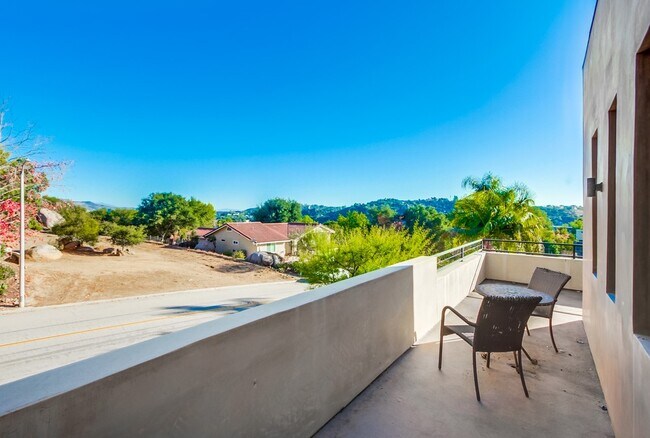 Building Photo - 28548 Meadow Glen Way W