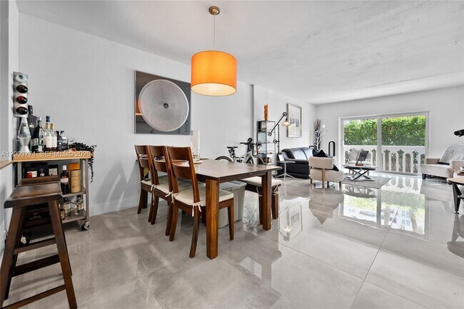 Building Photo - 100 Edgewater Dr