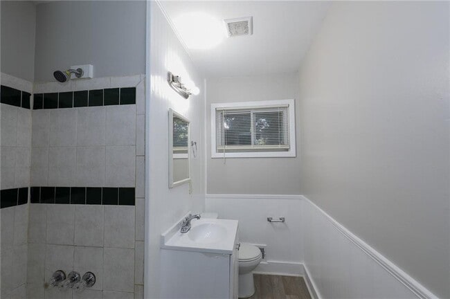 Building Photo - 3539 Tulip Dr