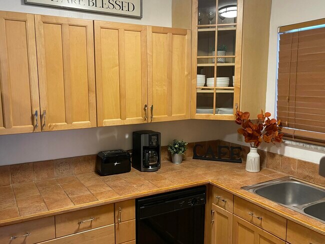 Building Photo - 187 Auburn Dr