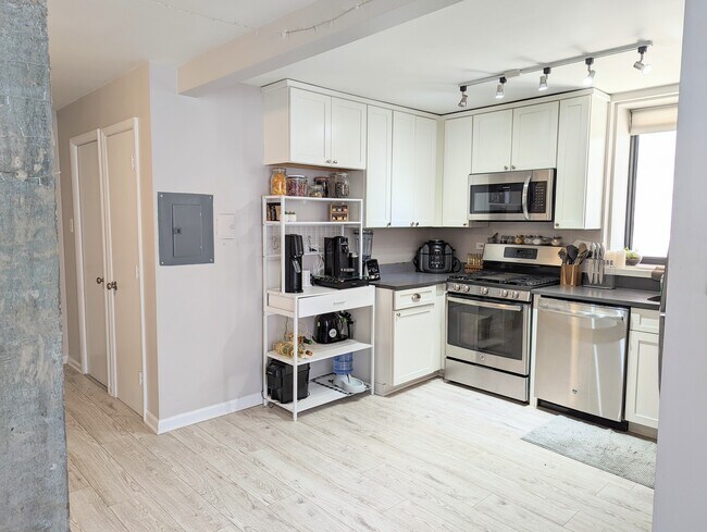 Building Photo - 1420 N St NW