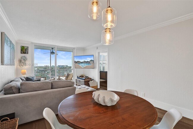 Building Photo - 1391 S Ocean Blvd