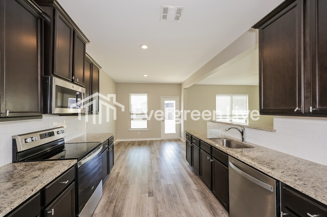 Building Photo - 1527 Mackinac Dr