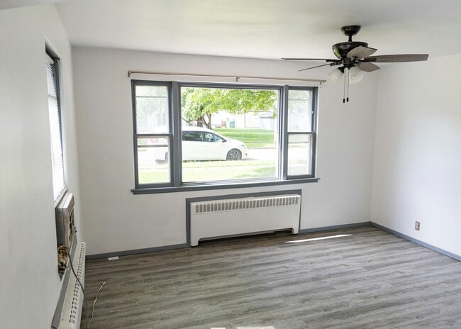 Building Photo - 3023 Parkside Ave