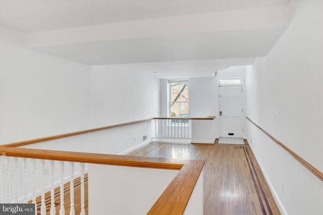 Building Photo - 805 S Charles St