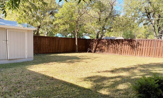 Building Photo - 3 BED/2BATH BUNGALOW IN ARLINGTON HEIGHTS!