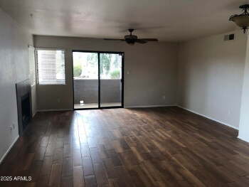 Building Photo - Beautiful Scottsdale  2 Bedroom 2 Bath Con...