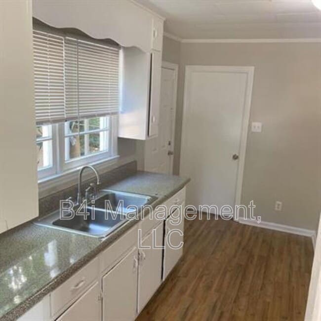 Building Photo - 112 Second St SW