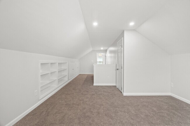 Building Photo - 3405 Somme Ave
