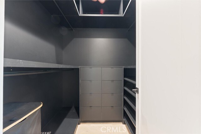 Building Photo - 17437 Oak Creek Ct