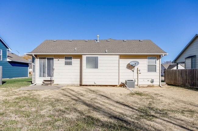Building Photo - Great  4 bedroom home in Derby School dist...