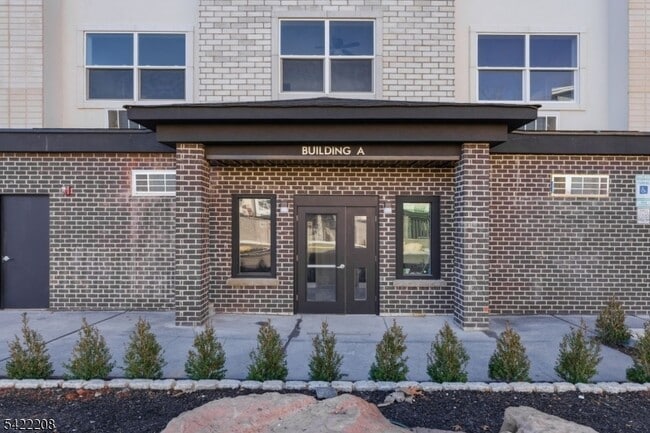 Building Photo - 95 Shepherds Ln