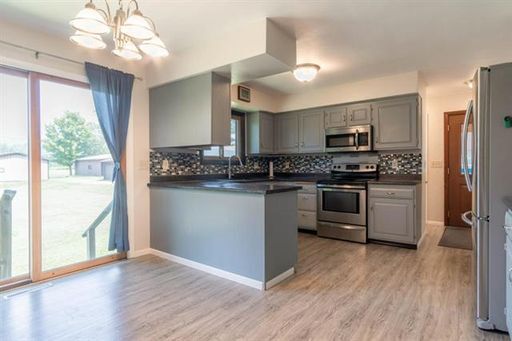 Building Photo - 2 Bedroom 1.5 Bath Single Family Home Avai...