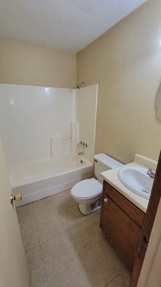 Building Photo - 3136 Seminole Dr