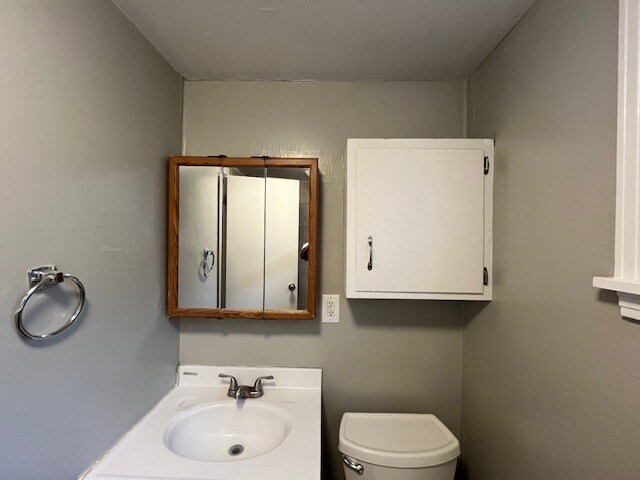 Building Photo - 1353 E Dayton St