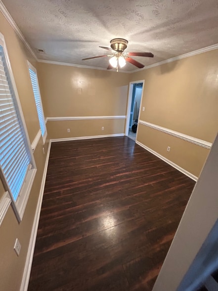 Building Photo - 320 Peterson Pl