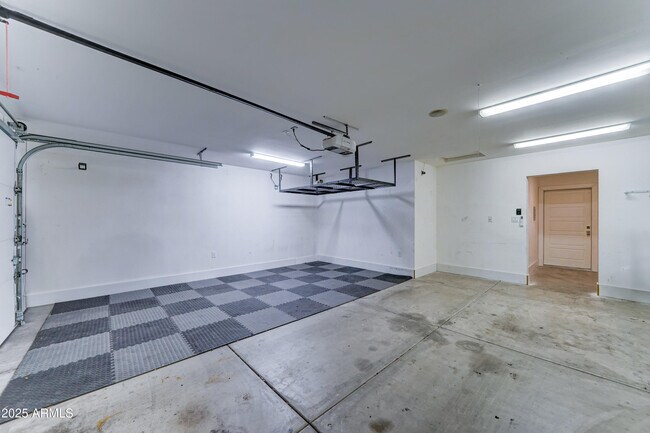 Building Photo - 4331 E Avalon Dr