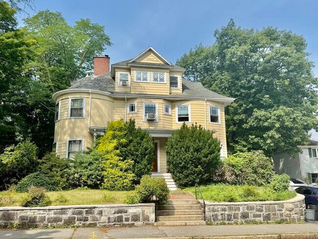 Building Photo - 161 Walnut St