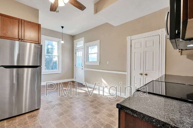 Building Photo - 527 W 26th St